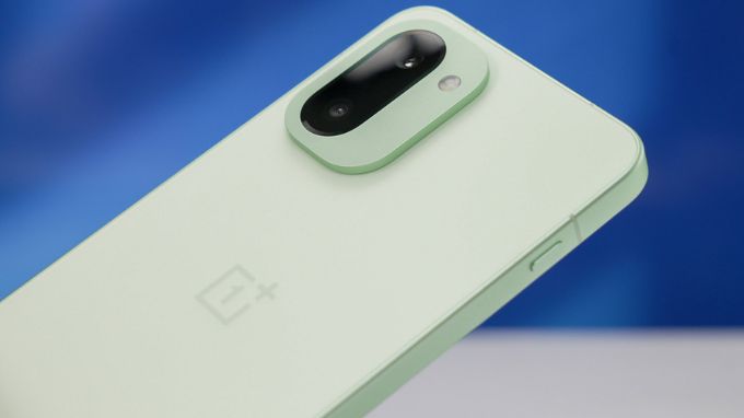 Điện thoại sở hữu pin 8300mAh
