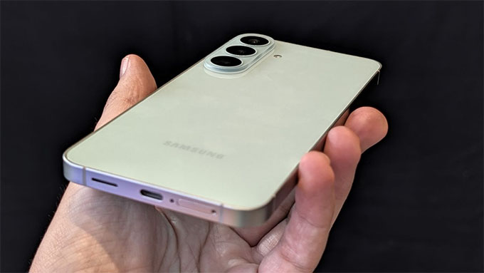 Pin và Sạc: 4.900mAh, hỗ trợ sạc nhanh 45W