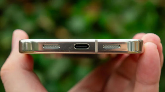 Viên pin 5.115mAh nhỏ hơn một chút so với 5.200mAh của Pixel 10 Pro XL
