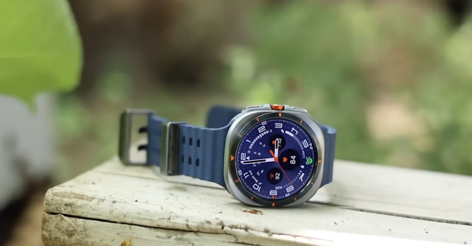 Màn hình Super AMOLED của Galaxy Watch 9 với khả năng chống chói và chống trầy xước từ kính Sapphire.