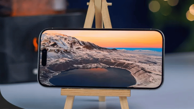iPhone 15 Pro cân bằng độ mượt với khả năng hiển thị ngoài trời