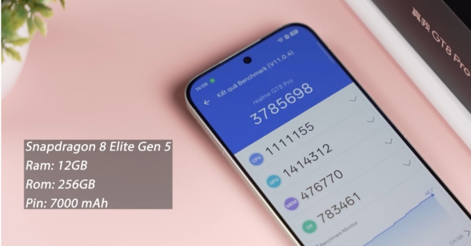 Sức mạnh từ chip Snapdragon 8 Elite Gen 5 giúp máy duy trì hiệu suất đỉnh cao, thách thức mọi tựa game nặng nhất.