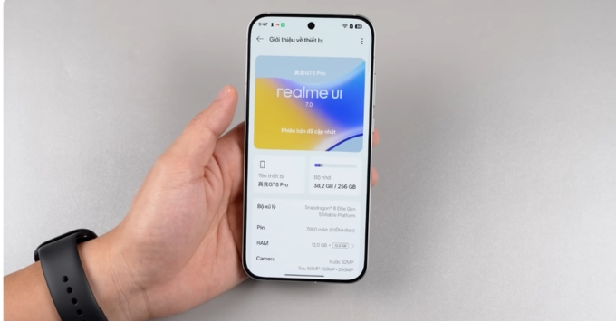 Viên pin Titan 7.000mAh là bước nhảy vọt, cung cấp năng lượng bền bỉ cho các tác vụ cường độ cao suốt nhiều ngày