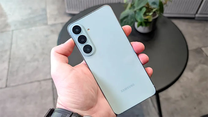Samsung Galaxy S26 FE giữ nguyên ngôn ngữ thiết kế quen thuộc