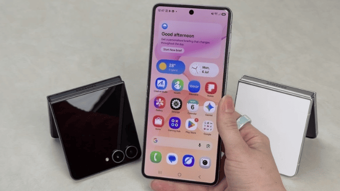 Thiết kế gập gọn của Samsung Galaxy Z Flip8