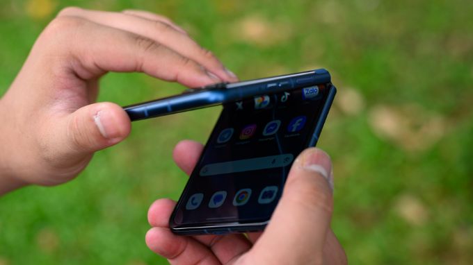 Motorola Razr 60 Pro sở hữu thiết kế hiện đại