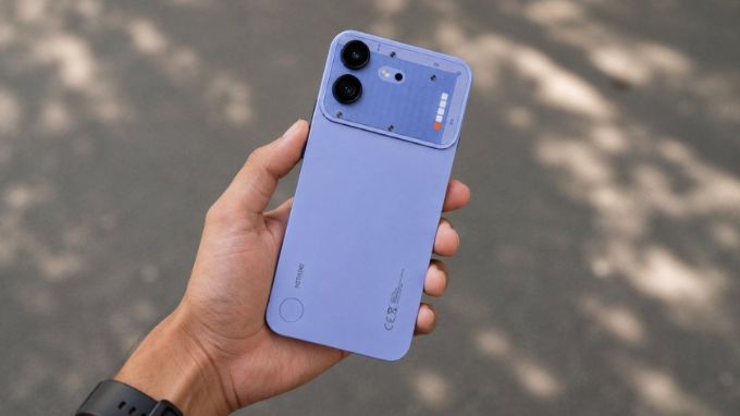 Thiết kế của Nothing Phone (4b)