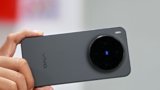 Vivo X300 sở hữu thiết kế sang trọng
