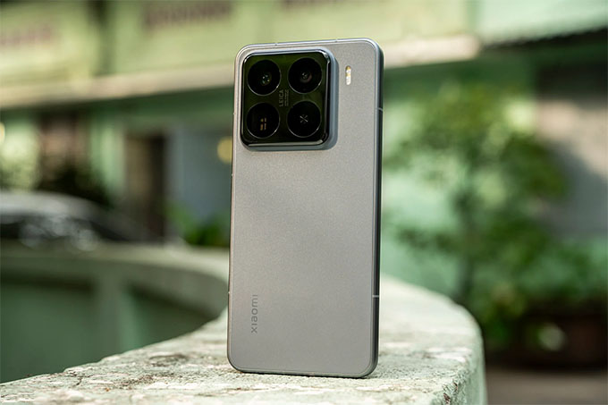 Xiaomi 15 Pro sở hữu ngôn ngữ thiết kế thanh lịch