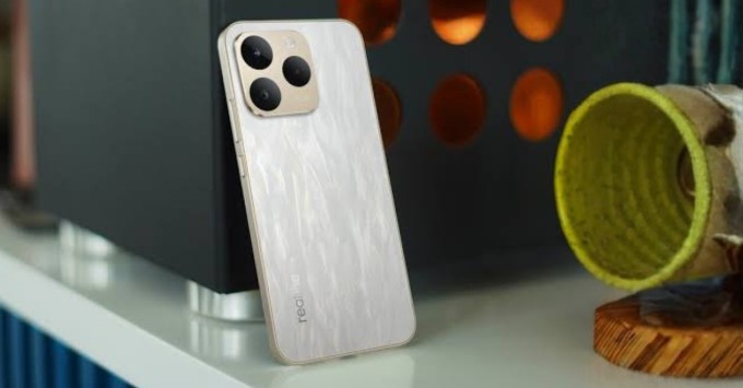 Cụm camera tinh tế trên Realme 15T 5G giúp ghi lại những khoảnh khắc sắc nét và nghệ thuật.