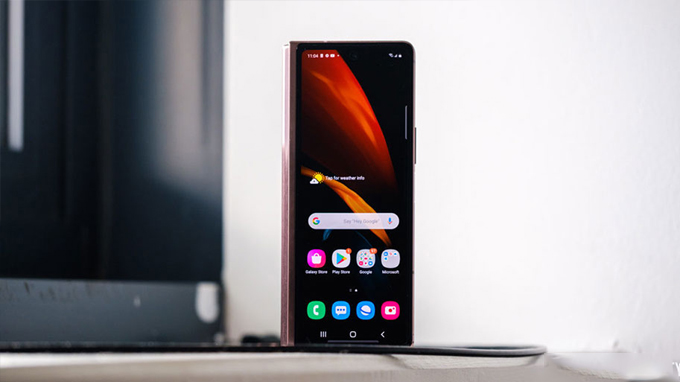 màn hình phụ trên Galaxy Z Flod 2 sở hữu kích thước lên đến 6.2 inch với tỷ lệ 25:9