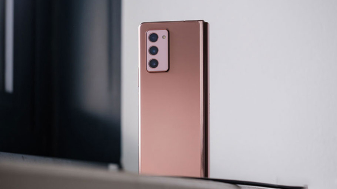 Galaxy Z Fold 2 được hoàn thiện từ chất liệu cao cấp