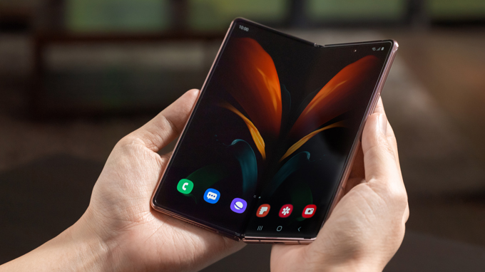 Samsung đã cải thiện cơ chế bản lề khá tốt trên Galaxy Z Fold 2