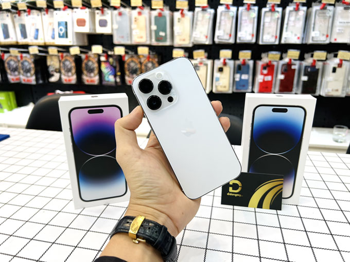 iPhone 14 Pro 256GB trang bị sạc nhanh 20W đáp ứng nhu cầu sử dụng suốt ngày dài