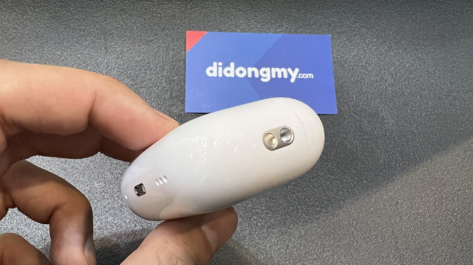 Phần lỗ trống cho dây đeo trên AirPods Pro 2