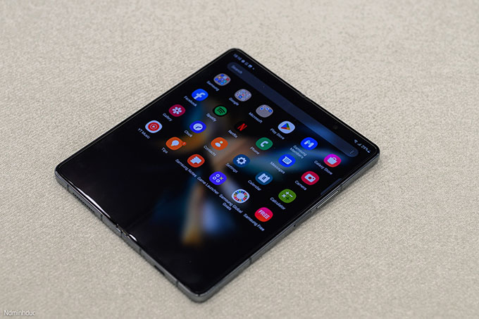 Galaxy Z Fold 4 với dung lượng pin được Samsung được Sam sung tối ưu khá tốt