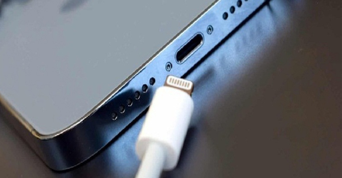 Cách sạc pin iPhone nhanh hơn và công xuất bao nhiêu?