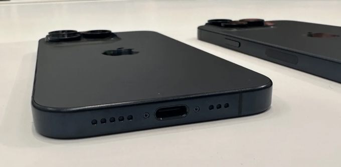  iPhone 15 Pro 256GB bản Mỹ trang bị USB-C