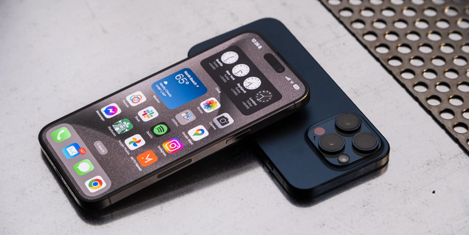 iPhone 15 Pro Max 256GB và iPhone 15 Pro Max 512GB nên chọn mua iPhone 15 Pro Max 256GB vì giá rẻ
