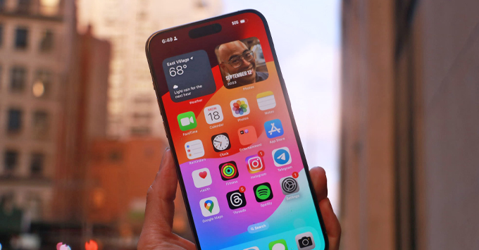 Nên chọn mua iPhone 15 Pro Max 256GB và iPhone 15 Pro Max 512GB vì màn hình 6.7 inch
