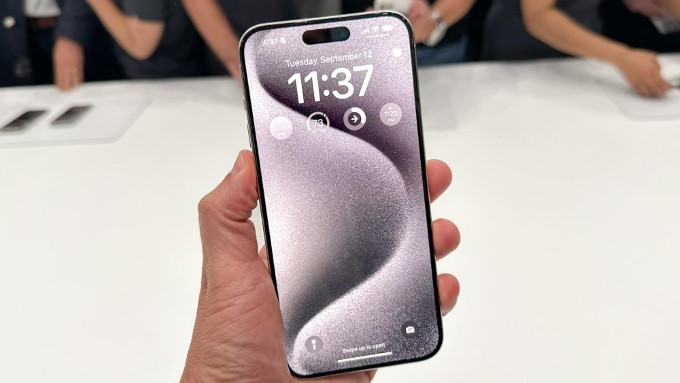 USB trên iPhone 15 Pro Max hoạt động như thế nào?