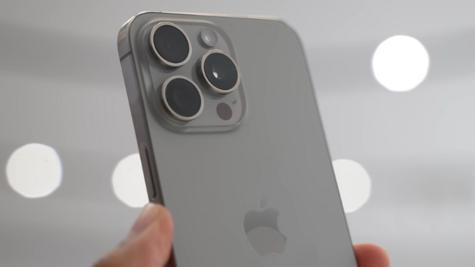 iPhone 15 Pro Max sở hữu ống kính tiềm vọng 
