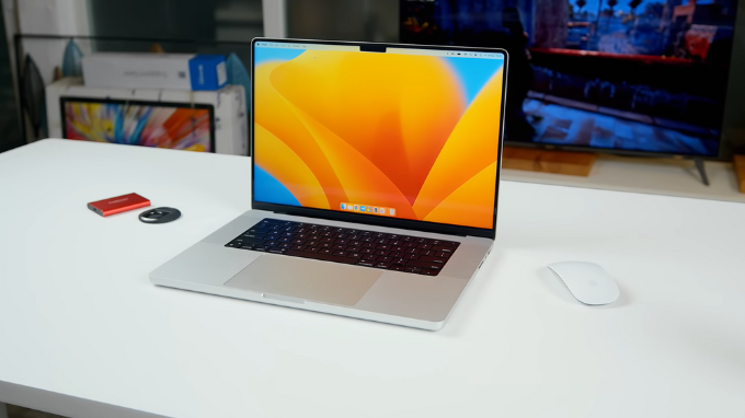 MacBook Pro M2 Pro sở hữu phần notch gây cản trở