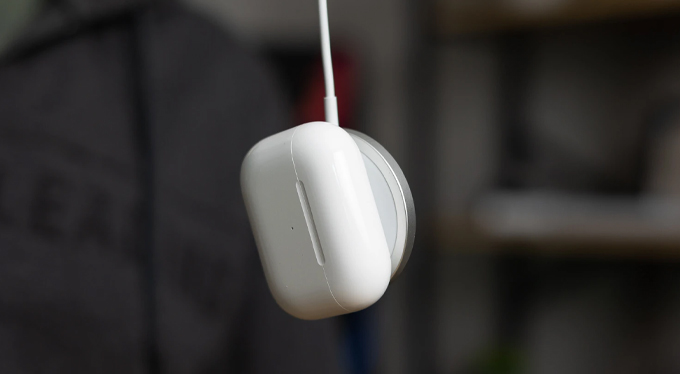 Những thay đổi trên AirPods Pro 2 về hộp sạc