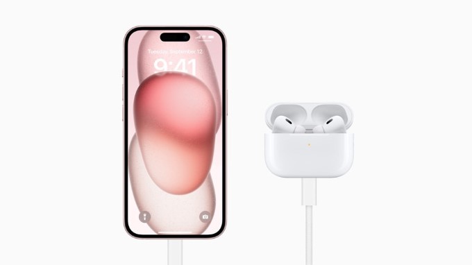 Apple trình làng AirPods Pro 2 với USB-C