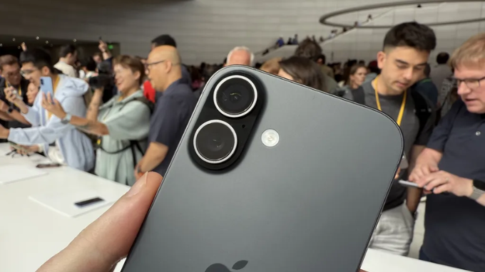 iPhone 17 và iPhone 15 camera