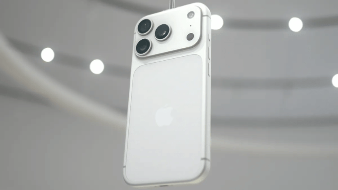 iPhone 17 Pro Max LL/A Là Gì?