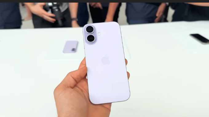 iPhone 17
