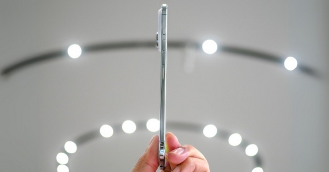 iphone air thuộc top điện thoại nhẹ với 165g