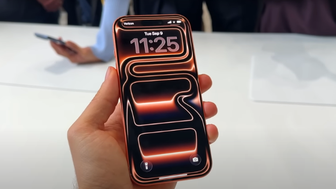 Màn hình iPhone 17 Pro Max OLED, trung thực và tối ưu hóa màu sắc