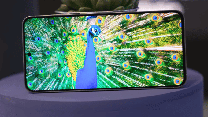 Màn hình 6.7 inch Dynamic AMOLED 2X của Galaxy S25 FE