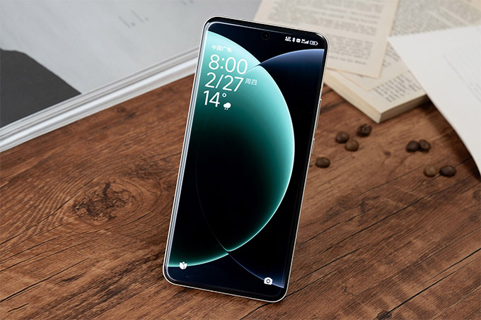 Xiaomi 15 Ultra sở hữu màn hình 6,8 inch