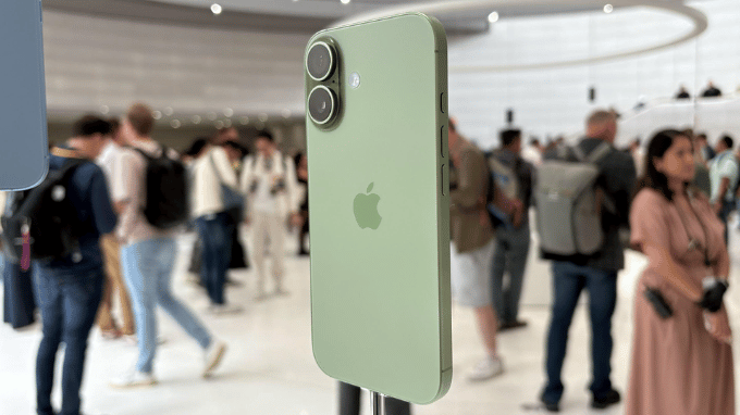 Năng lượng Mộc sinh Hỏa từ iPhone 17 xanh sage 