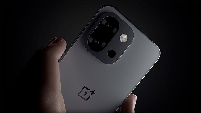 OnePlus 15 lộ diện với thiết kế "vuông vức" khác lạ, liệu có phải đối thủ của iPhone 17 và Galaxy S26?