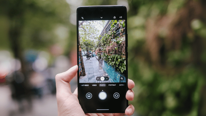 ROG Phone 9 Pro với camera đa năng và zoom 3x