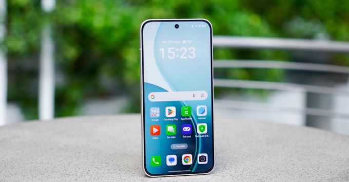 Màn hình điện thoại Samsung Galaxy S25 FE vs OPPO Reno14 ai hiển thị mượt mà?