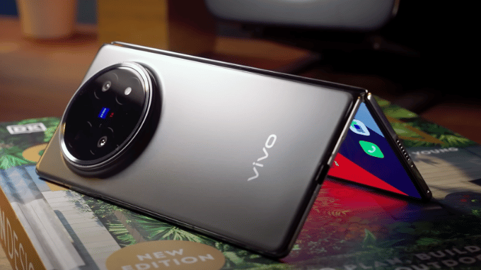 Thiết kế siêu mỏng 4.3mm khi mở - mỏng hơn cả cổng sạc USB-C