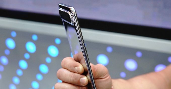 Tecno Spark Slim (Concept) thuộc top điện thoại nhẹ nhất 2025 với 166g