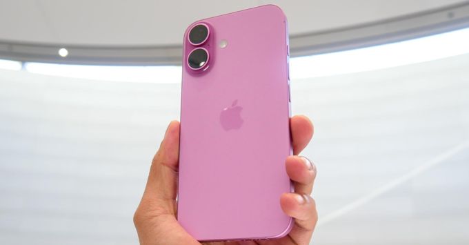 iPhone 16 là top điện thoại nhẹ nhất 2025 với 171g