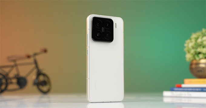 Xiaomi 15 là những điện thoại nhẹ nhất 2025 với trọng lượng 188g