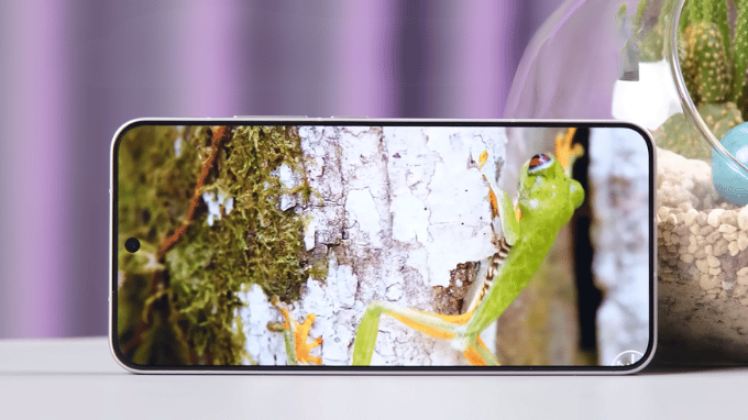 Xiaomi 15 với AMOLED CrystalRes và độ sáng 3200 nits