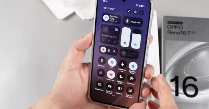 Viên pin 7000mAh khủng trên điện thoại OPPO Reno16 F