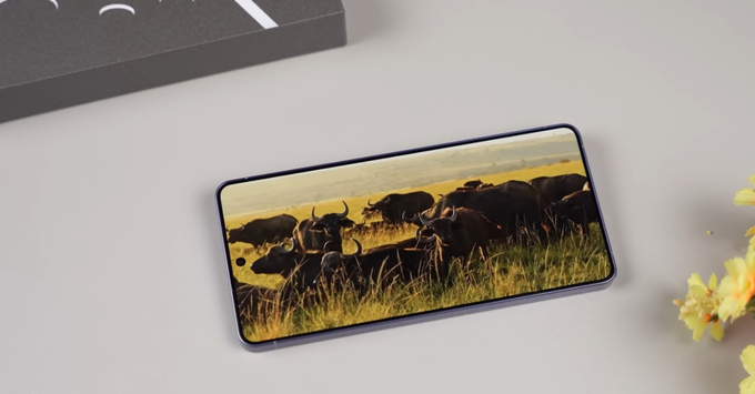 Công nghệ Privacy Display trên S26 Ultra bảo vệ quyền riêng tư.