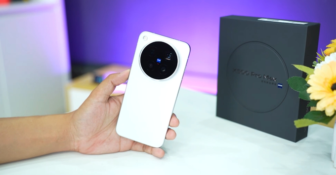 Vivo X500 Pro Max với vẻ ngoài năng động, hiện đại.	