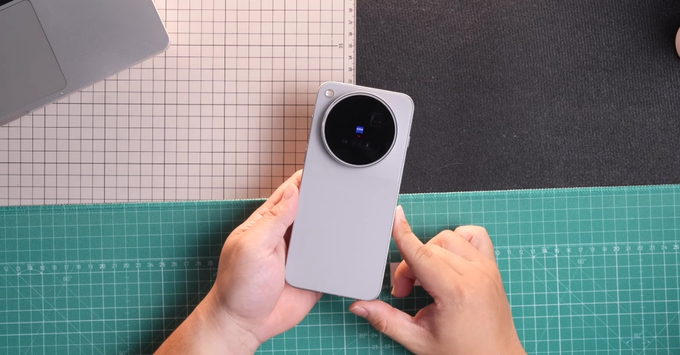 Vivo X500 Pro Max: Sự kết hợp hoàn hảo giữa sức mạnh phần cứng và sự bền bỉ của viên pin 8000mAh.