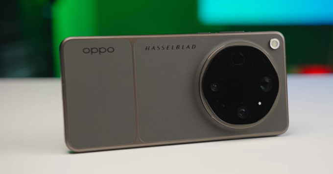 Oppo Find X9 Ultra toát lên vẻ sang trọng với khung nhôm chắc chắn